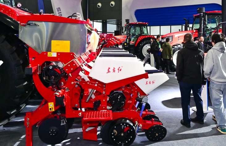 2026年北方丘陵山区油麦兼用机械化播种现场示范与技术培训会在海东举办